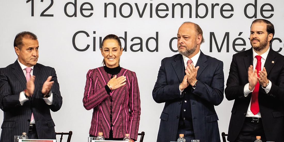 De izq. a der.: José Antonio García, Claudia Sheinbaum, Javier Tejado y Adrián Laris, ayer en la convención anual de la CIRT.