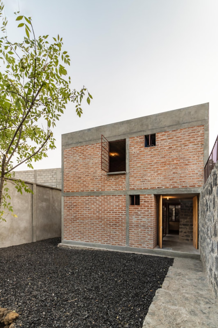 La Casa Nakasone cuenta con dos pisos.