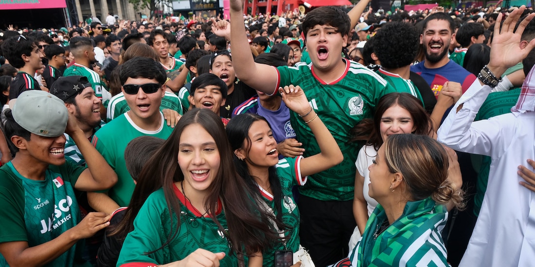Aficionados durante la transmisión del partido México vs Ecuador