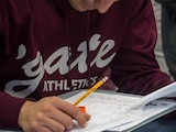 Un estudiante durante un examen en imagen ilustrativa