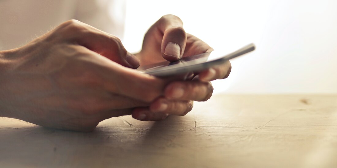 Llaman a suspender bloqueo de celulares.