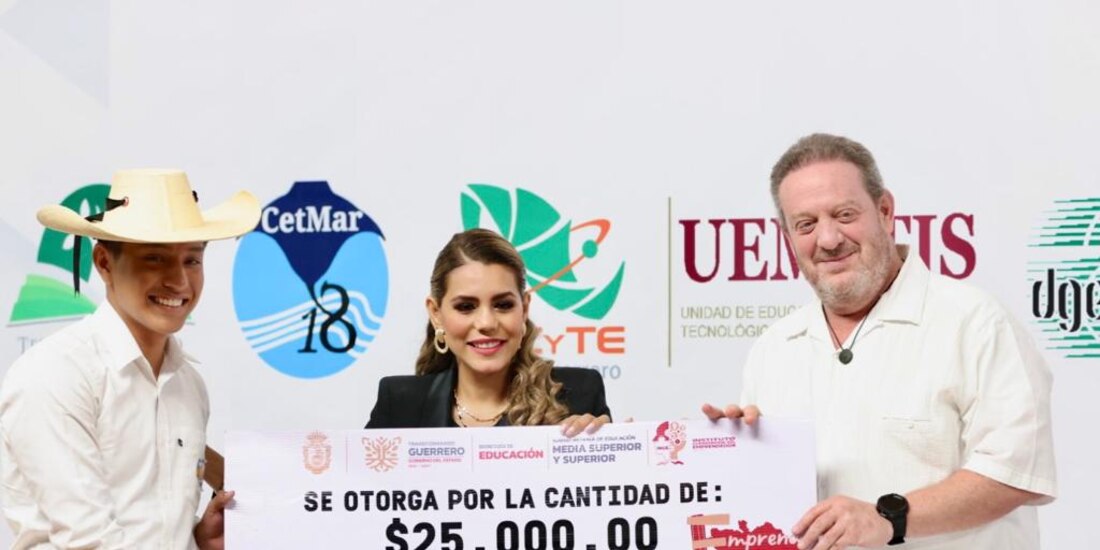 Evelyn Salgado, gobernadora de Guerrero, encabezó la premiación del concurso “Emprende Edu 2023”, ayer.