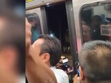 La imagen muestra el momento en que la puerta de un vagón del Metro, en la Línea 9, se abre