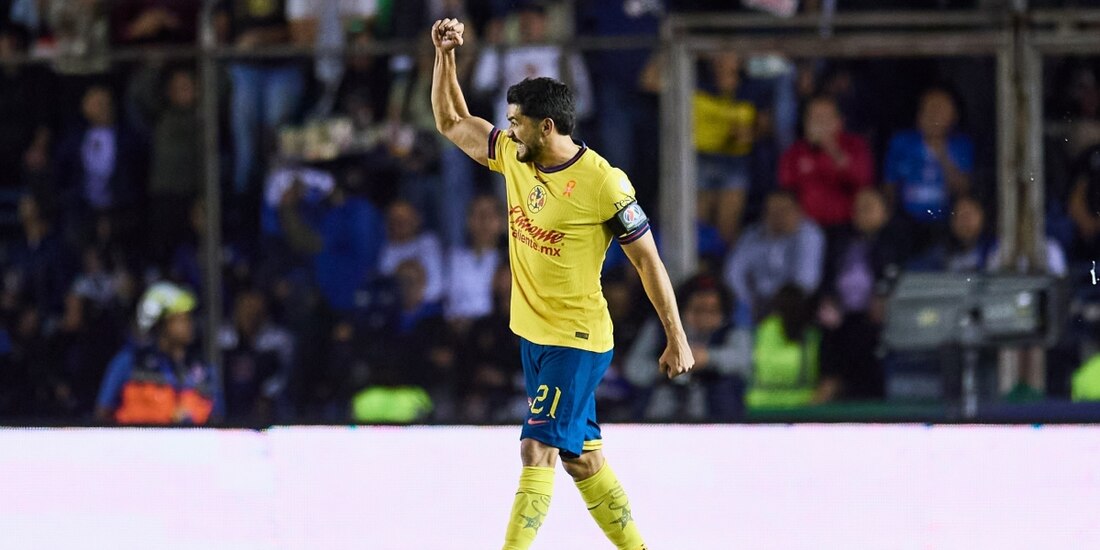 Henry Martín durante la semifinal de vuelta del Apertura 2024 contra Cruz Azul.