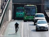 Un ciclista circula por la ruta Gran Tenochtitlán, en Tlalpan, en enero pasado