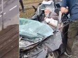 Tanque ruso pasa por encima de automóvil en Ucrania; conductor sale ileso (VIDEO)