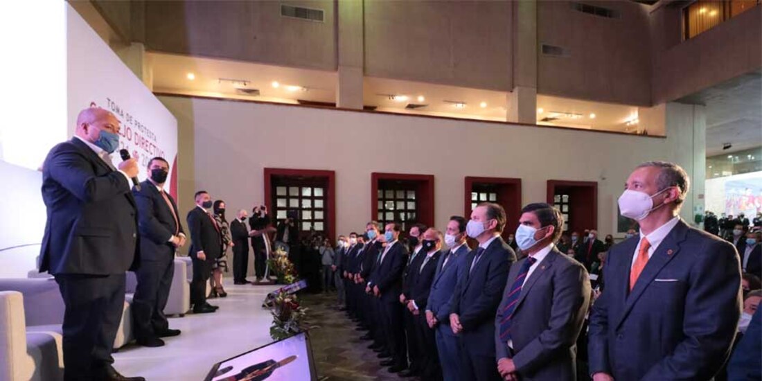 El gobernador de Jalisco, Enrique Alfaro, durante la toma de protesta de los integrantes del Consejo Directivo 2021-2022 de la Cámara Nacional de Comercio
