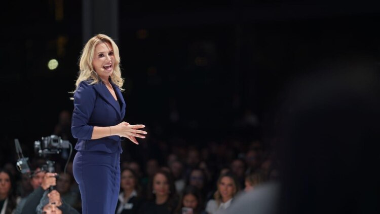 La primera presidenta municipal mujer reelecta de Huixquilucan, Romina Contreras, convocó a todos los sectores de la sociedad a trabajar en unidad..