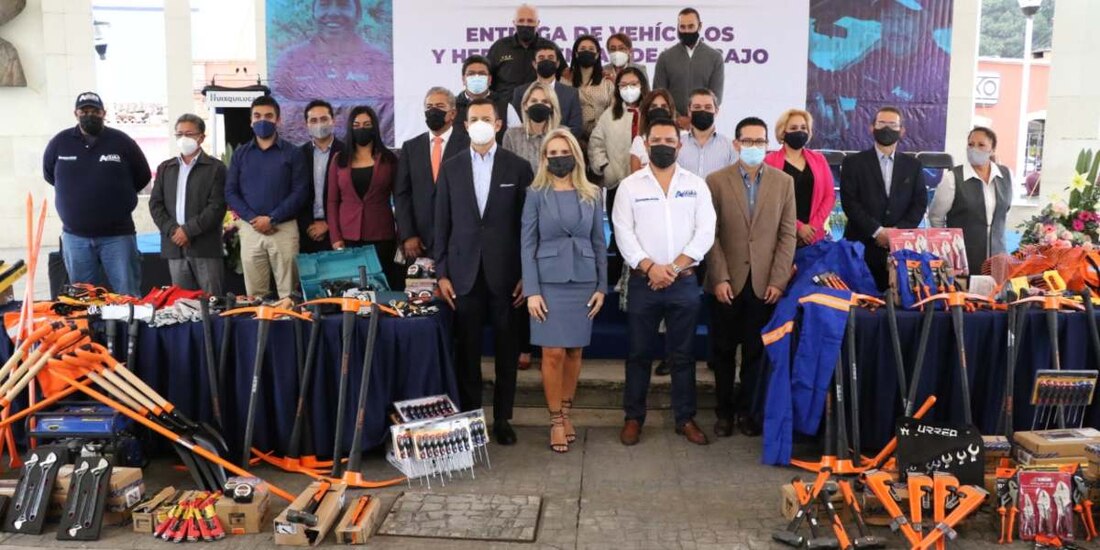 “Con este equipo se logra aportar eficiencia y se otorgan todos estos medios que necesitan todos nuestros servidores públicos para hacer su trabajo como lo hacen al 100%". señaló la presidenta municipal, Romina Contreras.