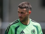 Santiago Giménez en un entrenamiento con la Selección Mexicana