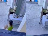 Así fue como esta mujer robó el vino de consagrar.