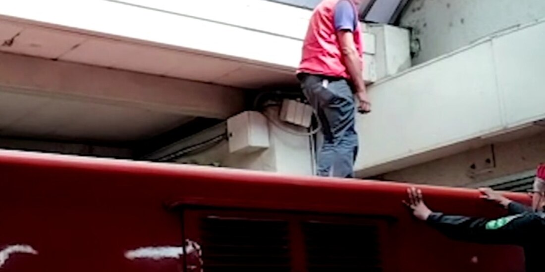 Un hombre escaló el techo de uno de los trenes del Metro en la estación Indios Verdes de la Línea 3.