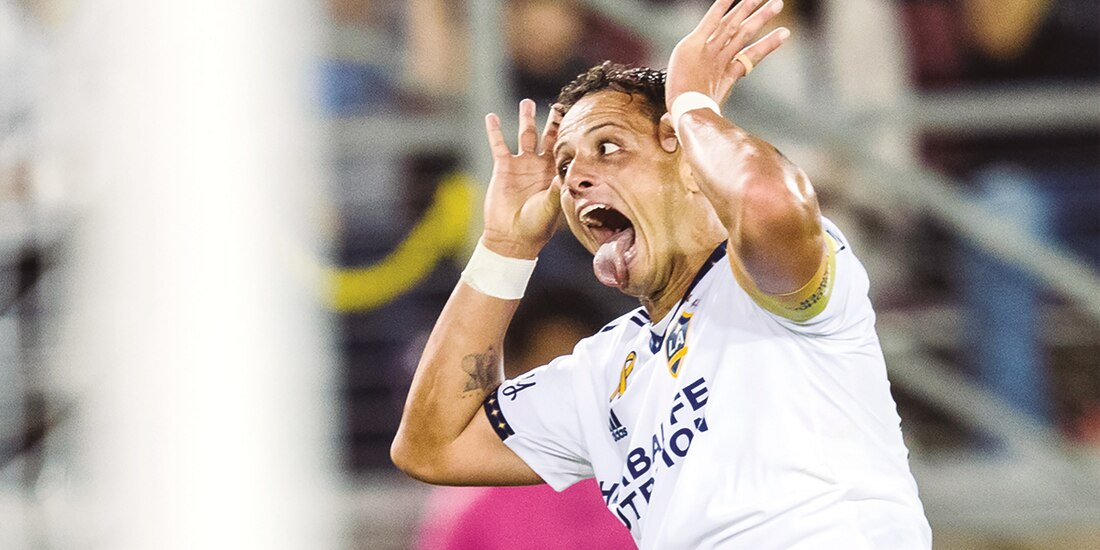 Hernández celebra uno de sus tantos del sábado, con el LA Galaxy.