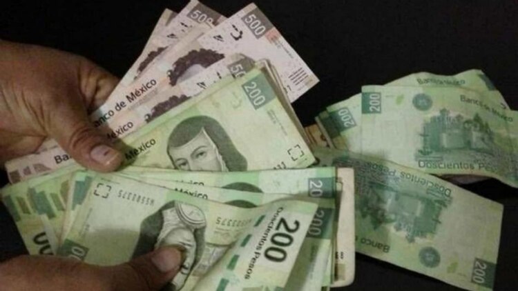 La Asociación de Bancos de México (ABM) le sugiere a las personas que tienen cuentas de ahorro que, en caso de tener poca actividad, concentren sus recursos en una de uso frecuente y proceder a cancelar las otras, así como también acercarse a su banco para actualizar sus datos de contacto, expedientes y beneficiarios. En los casos de que los recursos hayan sido enviados a la cuenta global, es necesario acudir a la sucursal para solicitar su recuperación.Según información de la Comisión Nacional Bancaria y de Valores (CNBV), hasta agosto de este año los recursos depositados en cuentas bancarias, que se consideran sin movimientos, suman 21 mil 334 millones de pesos.