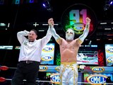 Místico celebra su victoria en la lucha estelar del 91 aniversario del CMLL.