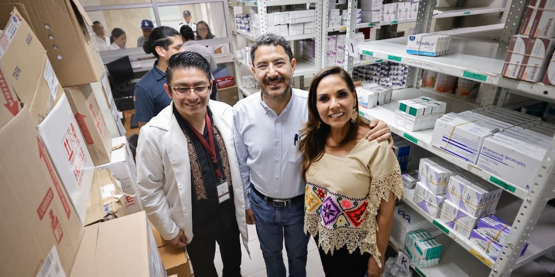 En la imagen el director del ISSSTE (centro) y la Gobernadora Mara Lezama (derecha).