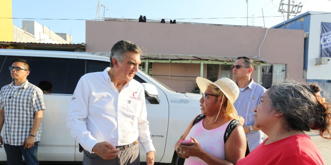 Gobernador Américo Villarreal recorre colonias de Tamaulipas afectadas por lluvias.