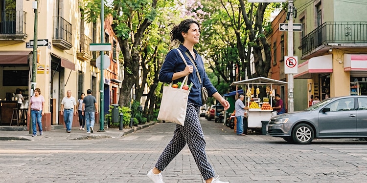 Haz tus compras y aprovecha para realizar una caminata.
