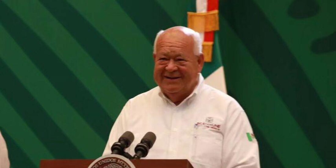 El gobernador de BCS, Víctor Manuel Castro, ayer, en la conferencia matutina.