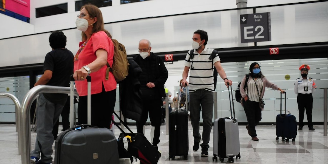 Viajeros en el Aeropuerto Internacional de la Ciudad de México (AICM).