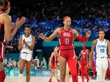A'ja Wilson (9) en los últimos segundos de la final de basquetbol femenil entre Estados Unidos y Francia en París 2024.