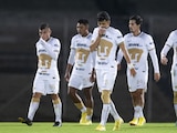 Jugadores de Pumas después de uno de sus partidos en la Liga MX.