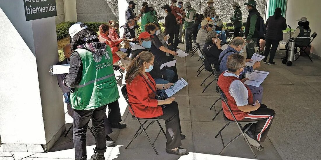 La vacunación contra COVID-19 en adultos mayores de 60 añoss.