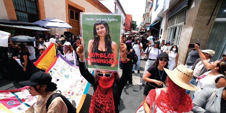 Un grupo de estudiantes protestó en Cuernavaca, Morelos, el pasado 15 de septiembre, por el feminicidio de la alumna española Claudia Tacoronte Aguilera.