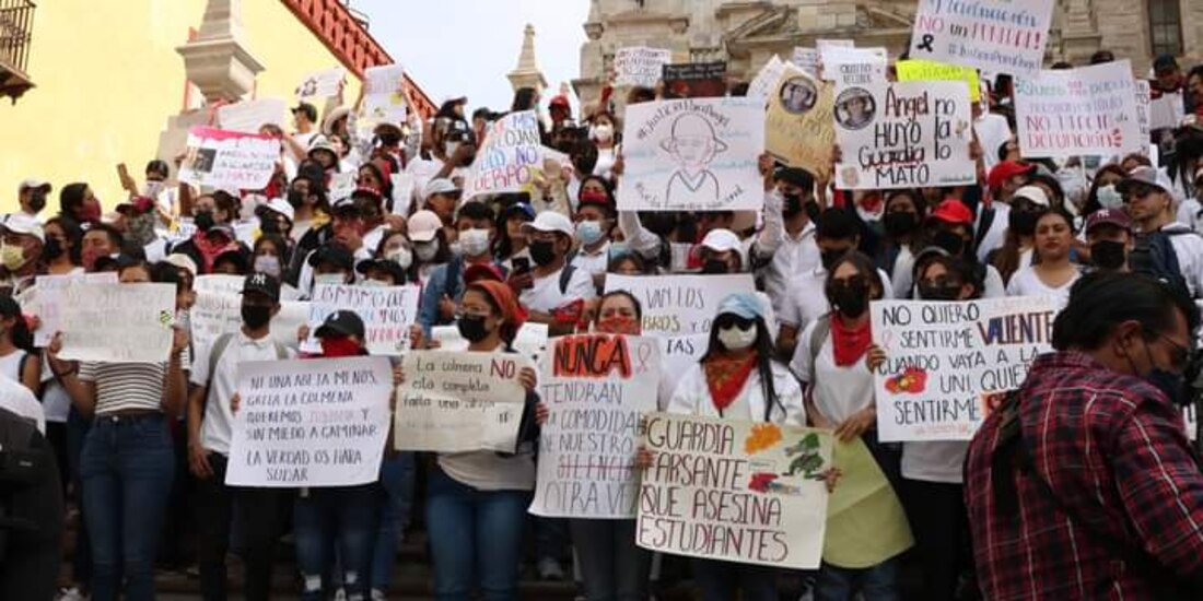 Estudiantes de la Universidad de Guanajuato marchan por asesinato de Ángel Yael.