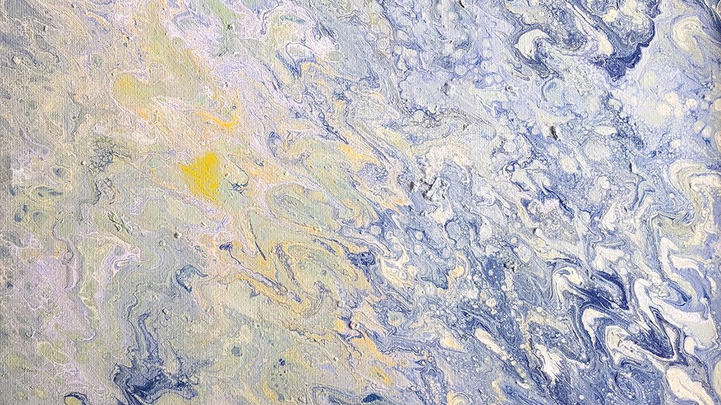 Sigmund, Pescado amarillo y blanco en agua, 2021.