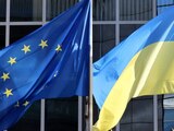 Bandera de la Unión Europea y Ucrania.