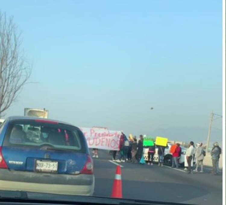 Manifestantes en la México-Pachuca.