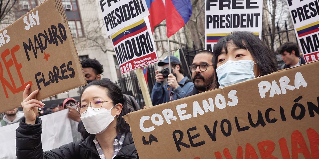 Un grupo de coreanos apoya a Nicolás Maduro en la ciudad de Nueva York, ayer.