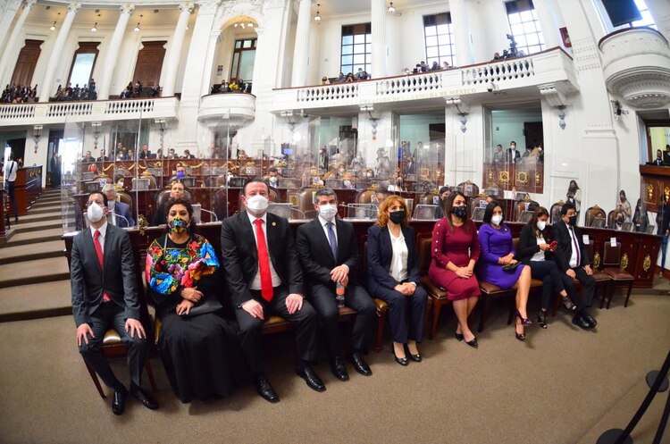 Clara Brugada, Luis Gerardo Quijano, MauricioTabe, Judith Venegas, Berenice Hernández,
Alfa González, Evelyn Parra y José Carlos Acosta, ayer.