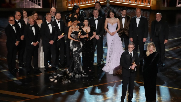 Equipo de Una batalla tras otra en el escenario de los Oscar 2026