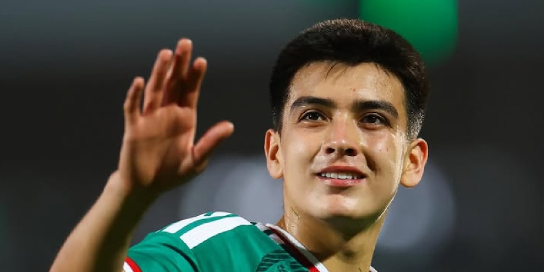 El futbolista de Xolos regresó a casa después de su histórica participación mundialista.
