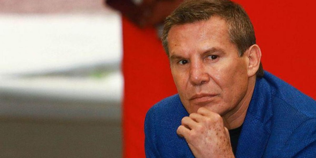 Julio César Chávez reveló que estuvo cerca de volver a las adicciones tras la muerte de su hermano Rafael.