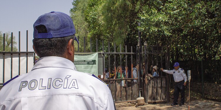 Turistas de distintos países, entre estos Colombia, Alemania, Brasil y Vietnam, se dieron cita desde temprano, pero demoraron en darles el acceso. Después de horas sin saber si podrían ingresar, disfrutaron de su estancia en el sitio Patrimonio de la Humanidad.