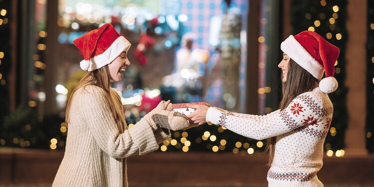 Suéter navideño. Nunca falla este regalo clásico que es ideal para el frío.