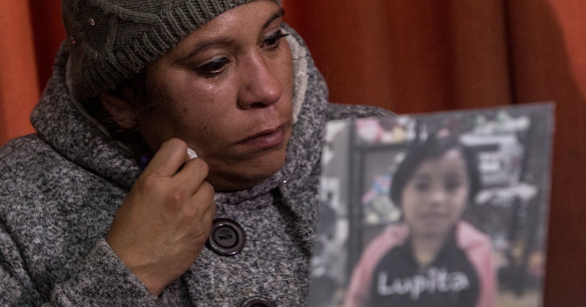 VIDEO: Activista da rostro a Lupita, la niña de las calcetitas rojas ...