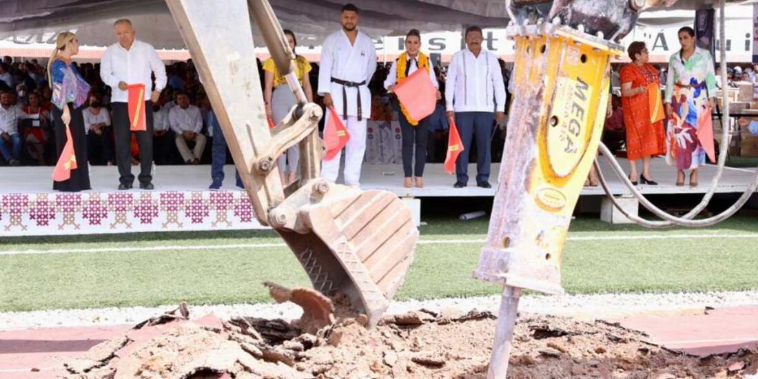 Evelyn Salgado da inicio a remodelación de pista de atletismo del estadio de la Universidad Autónoma de Guerrero.
