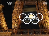 La Torre Eiffel y la luna se juntan para las mejores fotos de los Juegos Olímpicos