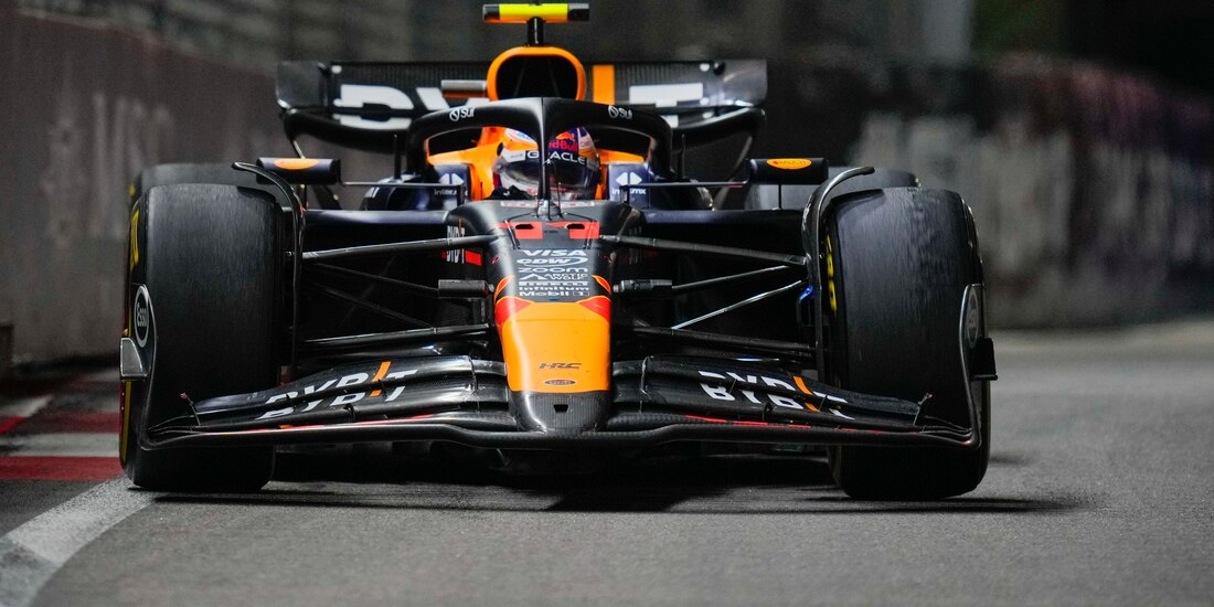 Checo Pérez durante la carrera del Gran Premio de Singapur de F1