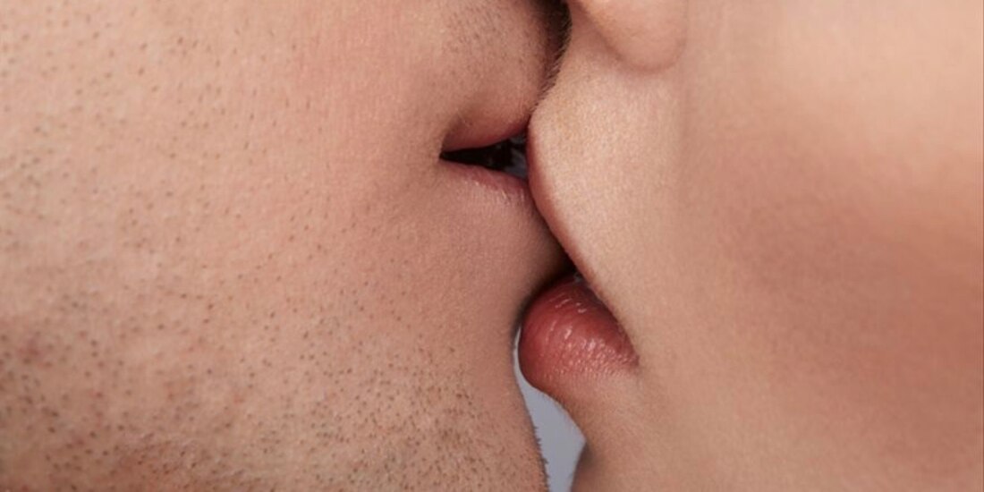 Besos sin cubrebocas