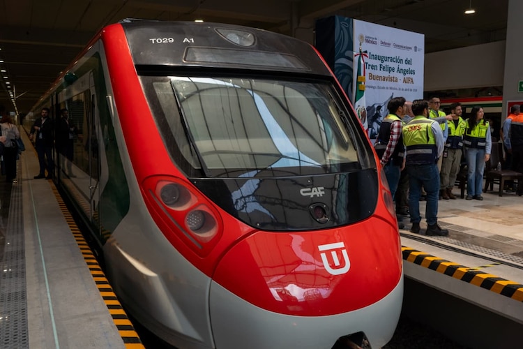 Una de las unidades del Tren Buenavista - AIFA.