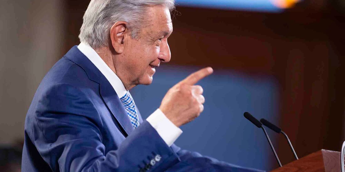 El Presidente en conferencia de prensa.