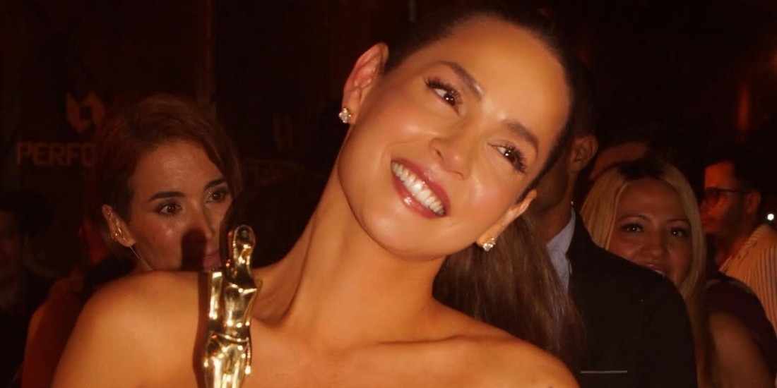 Carmen Villalobos reacciona al ataque en el set de Sin senos sí hay paraíso