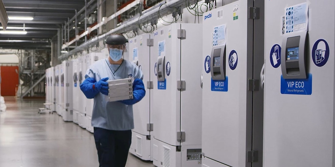 Cajas de ultracongelación para conservar la vacuna.
