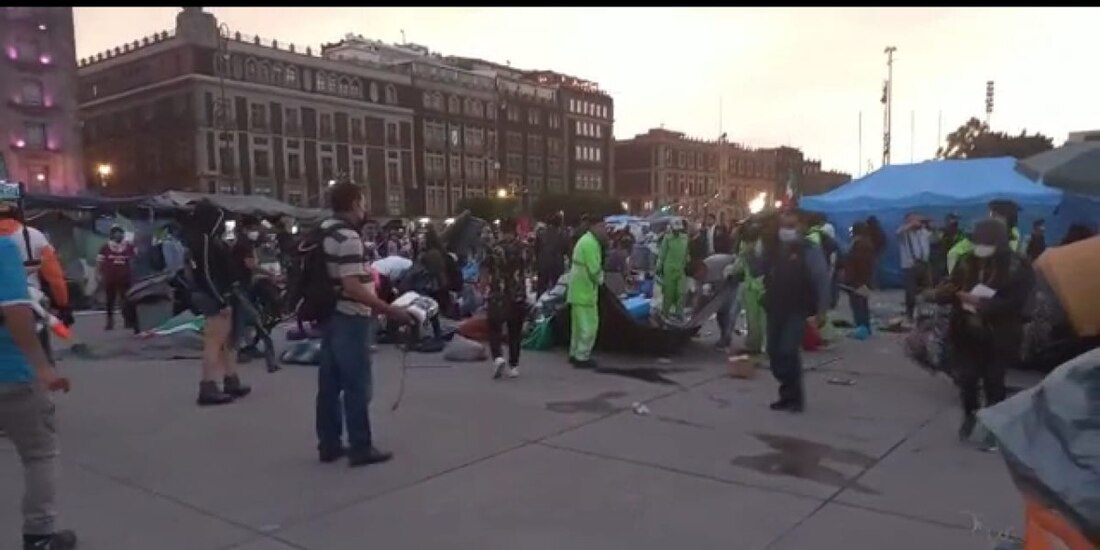 Personal del Gobierno de la Ciudad de México retiró las casas de campaña que quedaban del "Campamento México".