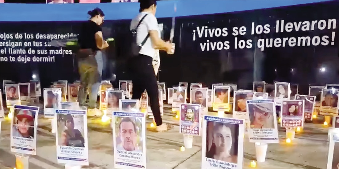 Vigilia por las personas no localizadas en Colima el 30 de agosto de 2025 en la Plaza de los desaparecidos.